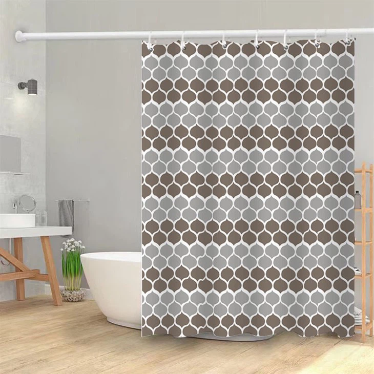 浴室の窓のシャワーカーテン